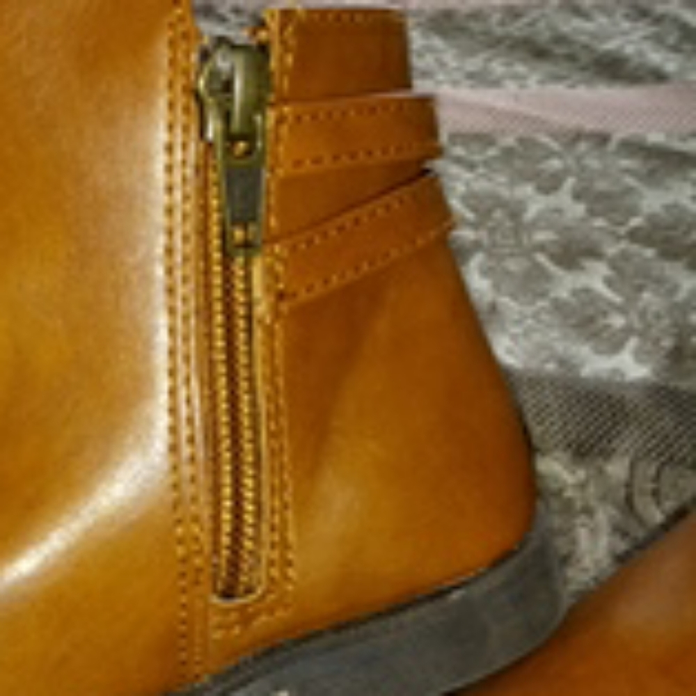 Boots - Picture 3 of 5